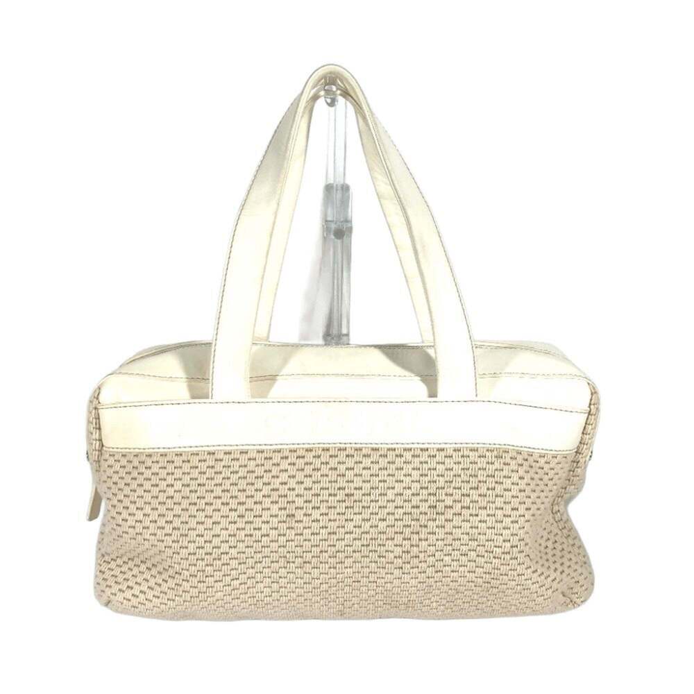 CHANEL Cream Leather Logo Shoulder Bag - Picture 2 of 16